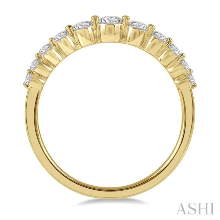 1/3 ctw Graduated Round Cut Diamond Fashion Ring in 14K Yellow Gold