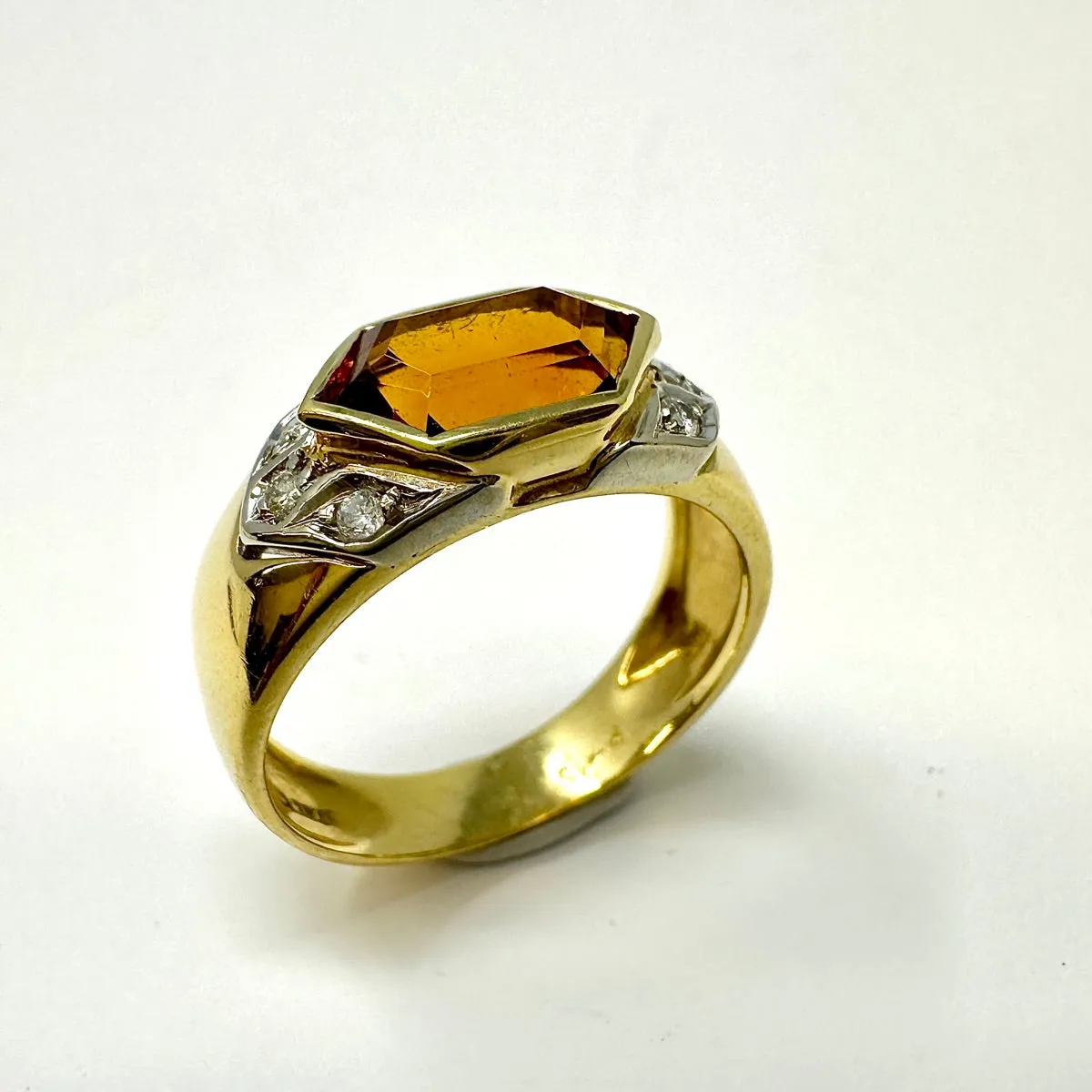 18K Gold Ring with Citrine and Diamonds