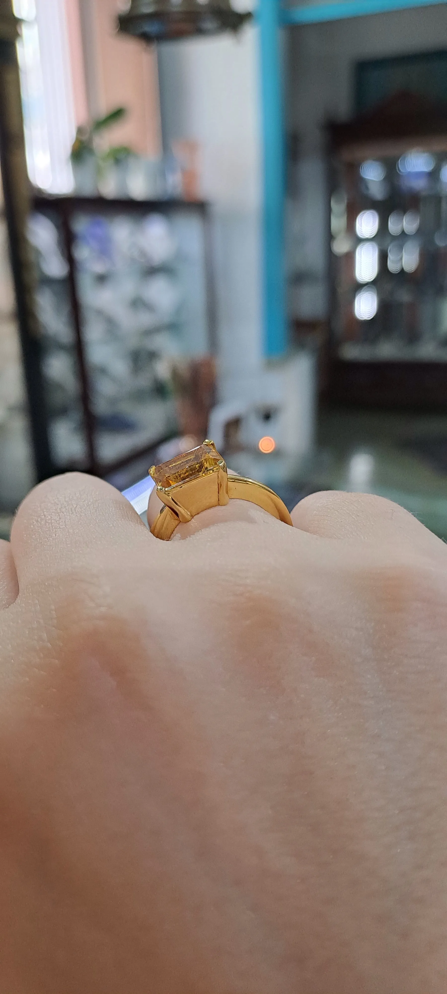 Ring in 18k Gold with a faceted citrine (B-51)