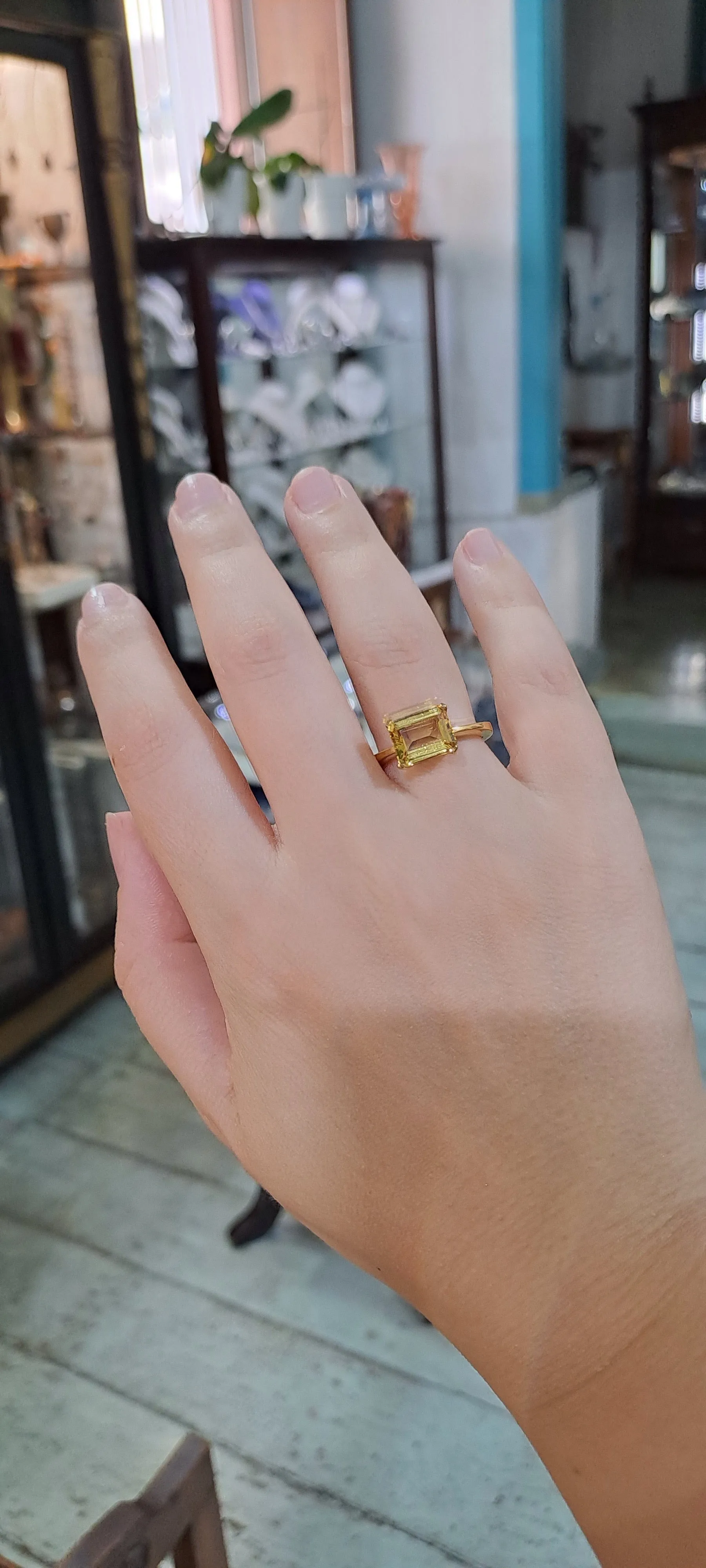 Ring in 18k Gold with a faceted citrine (B-51)