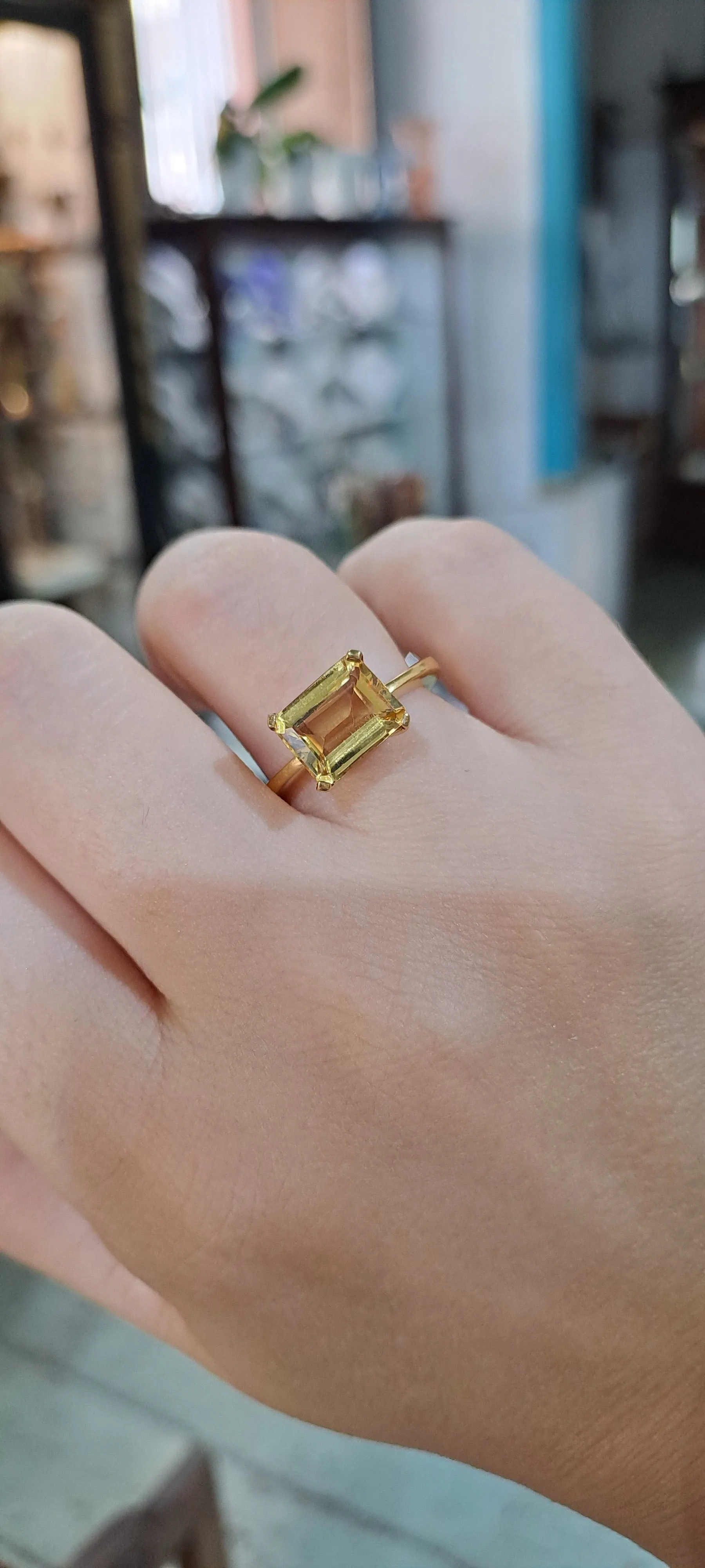 Ring in 18k Gold with a faceted citrine (B-51)